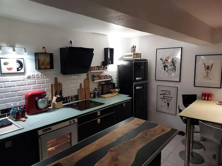 Appartement Loft Ravissant Avec Jacuzzi Et Parc à Orange  Orange (Vaucluse)