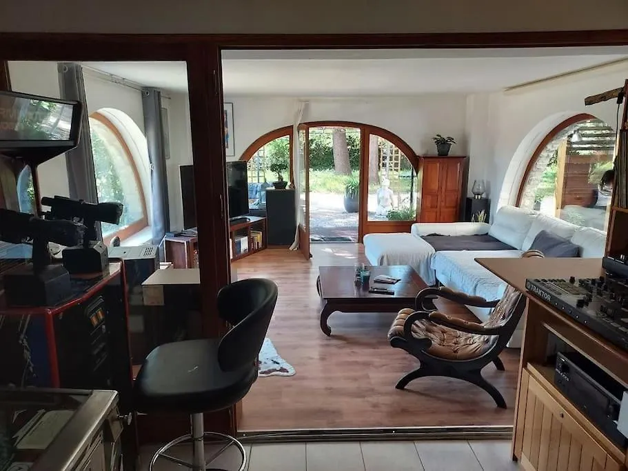 Appartement Loft Ravissant Avec Jacuzzi Et Parc à Orange  0*, Orange (Vaucluse)