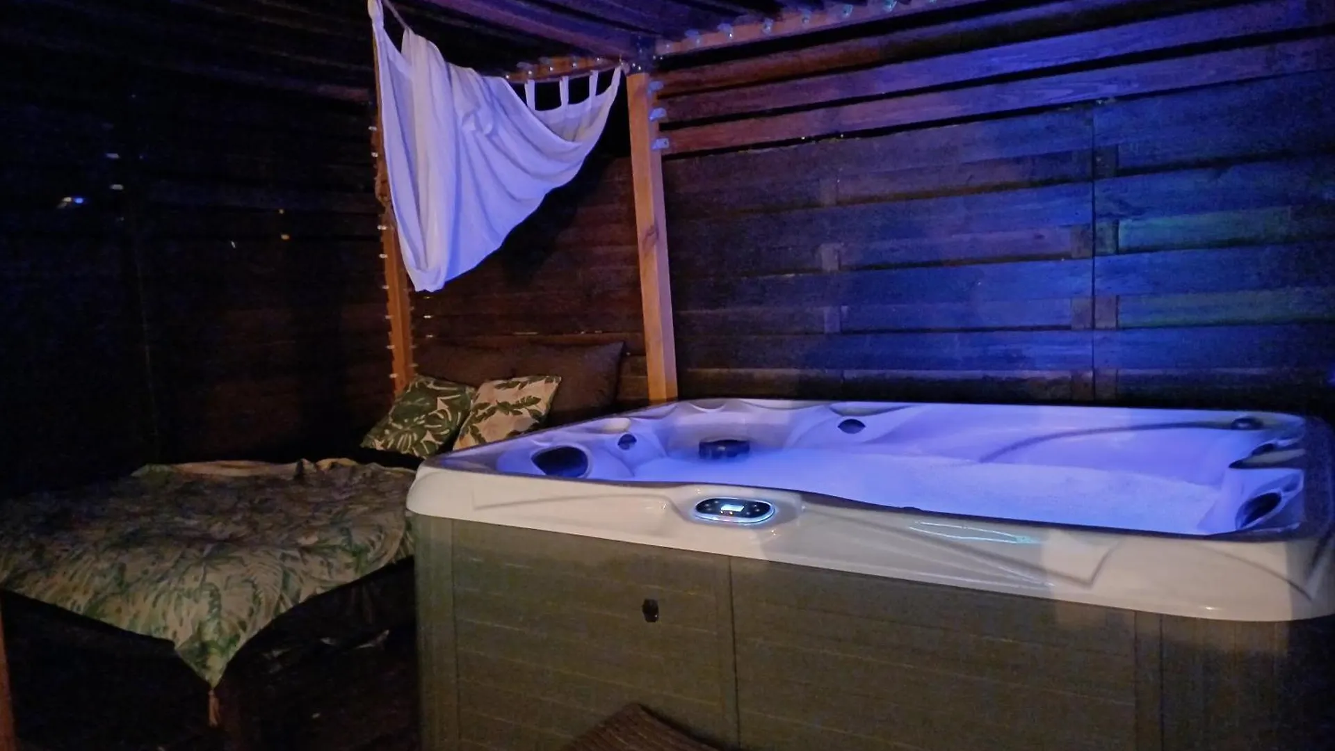 Appartement Loft Ravissant Avec Jacuzzi Et Parc à Orange  France
